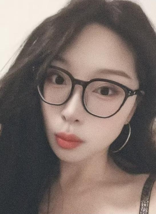 天河眼镜少妇芯芯