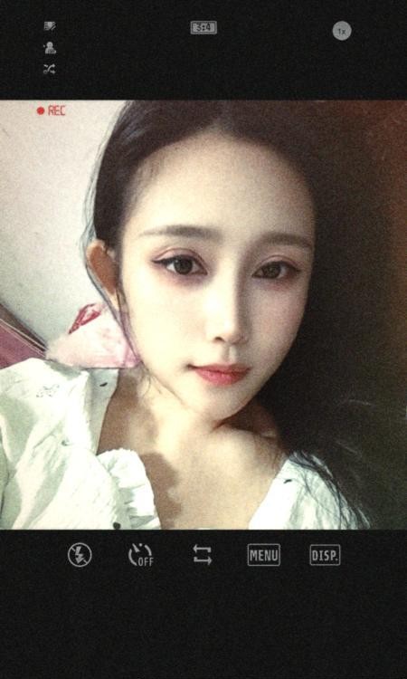 鼓楼地铁口小姐姐