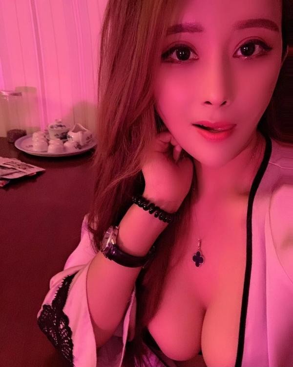 大胸知心骚浪御姐