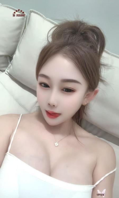 肤白貌美大胸妹