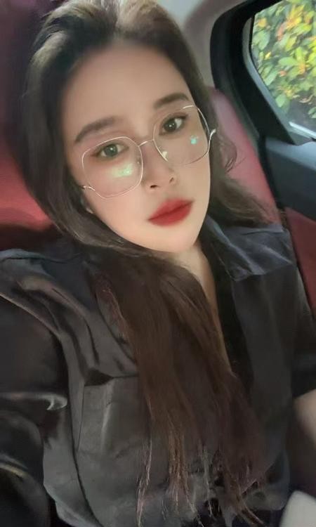 大胸翘臀知性少妇