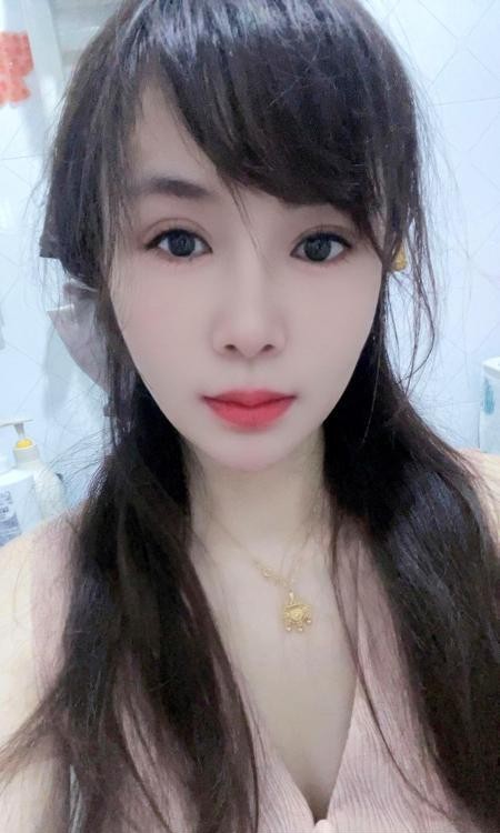 大眼酥胸萌妹纸泄火