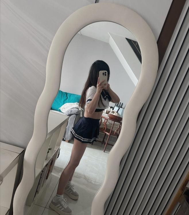 大眼酥胸萌妹纸泄火