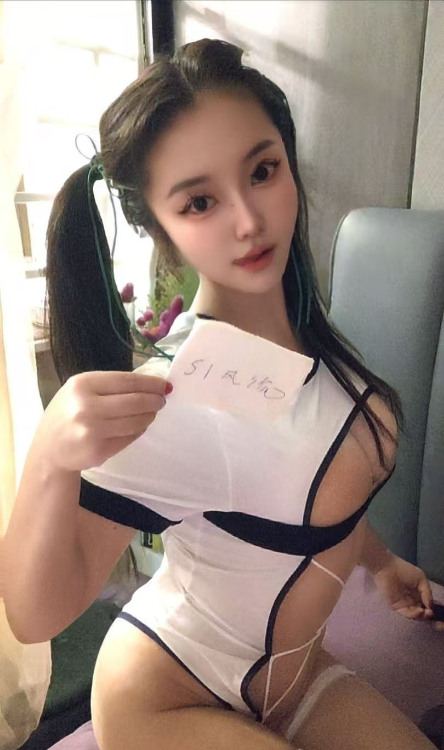 肉臀大奶小甜甜