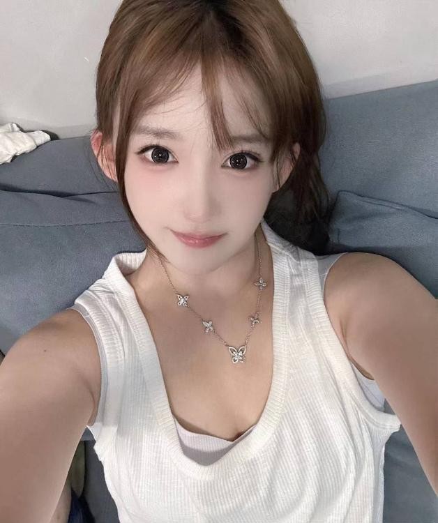 青春羞涩美少女