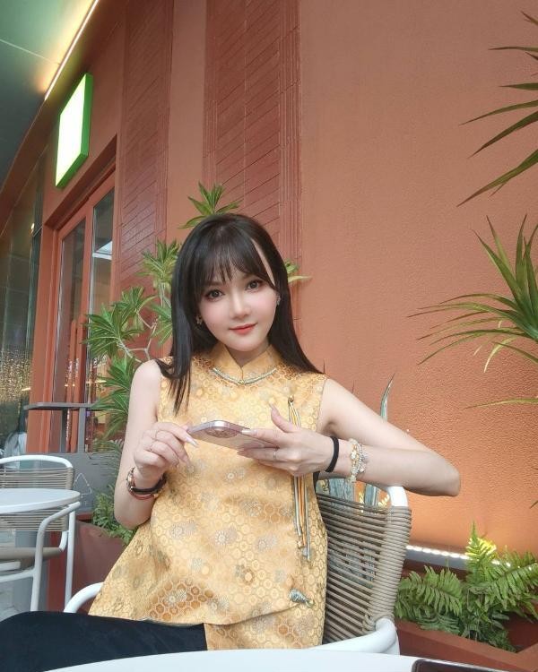 清纯反差服务系老师