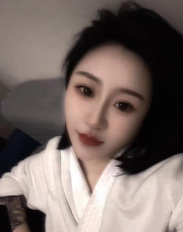 会喷水的小姐姐