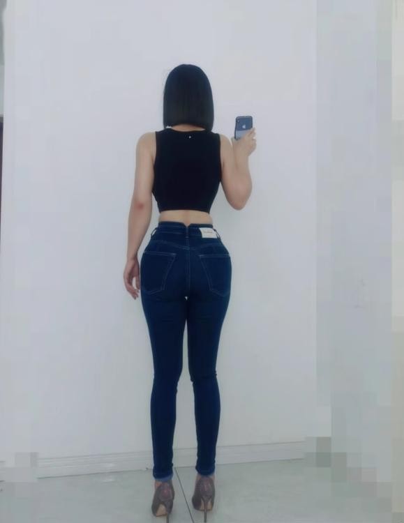 闷骚丰臀米苏老师