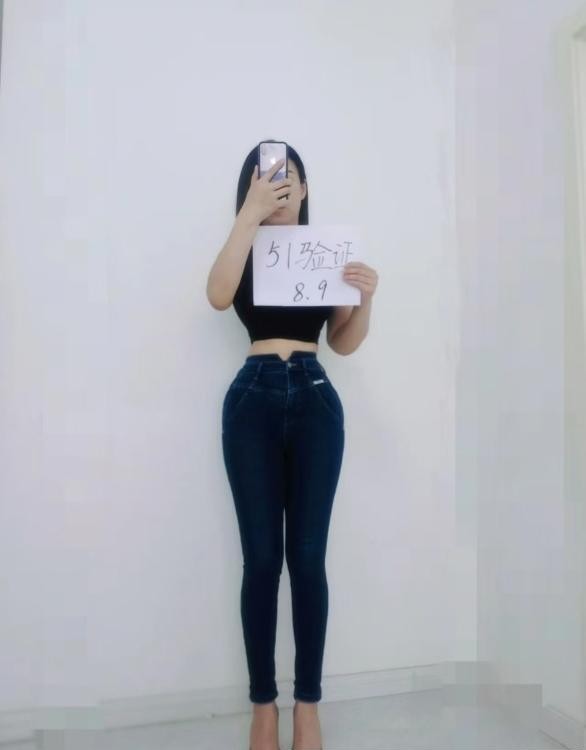 闷骚丰臀米苏老师