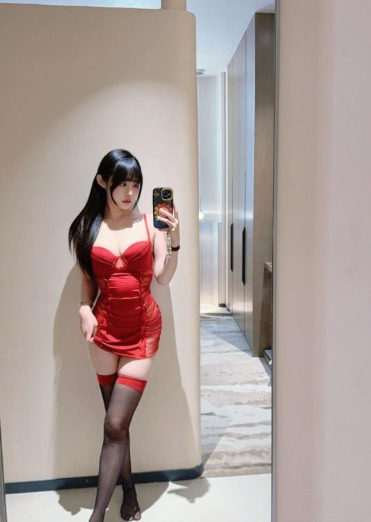 长腿细腰美女小团团