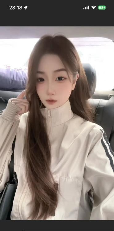 性感苗条零零后妹