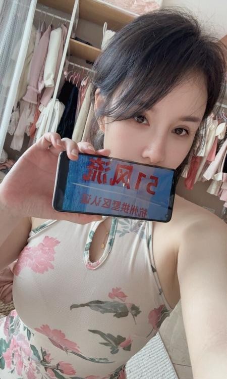 风骚大奶女王妮妮