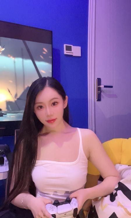 肤白撩人颜值老师