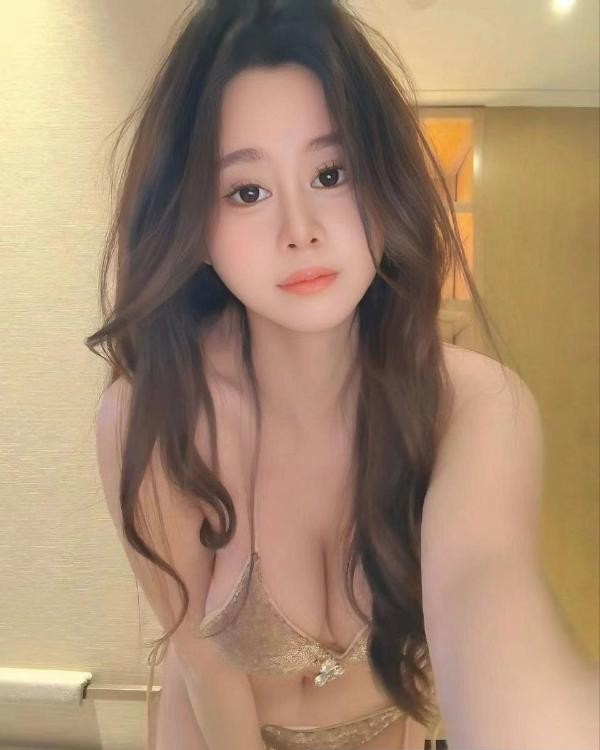 清纯颜值大奶月月