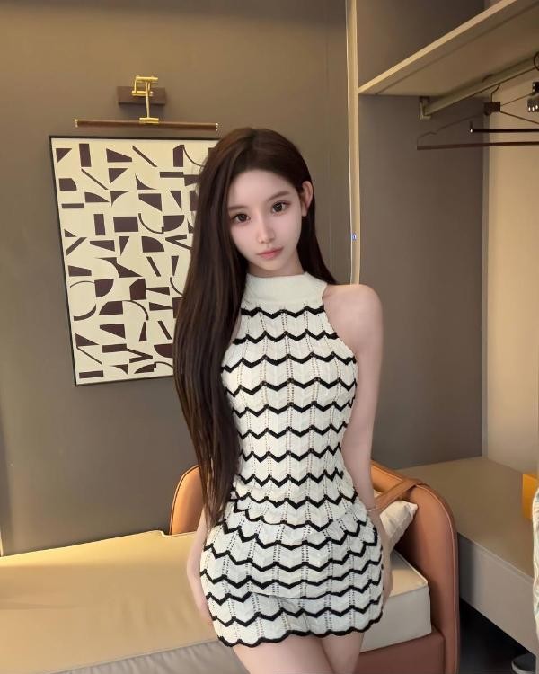 肤白貌美女友系老师