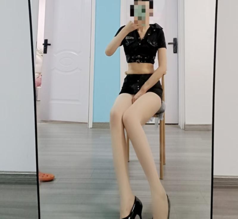 瑶海个人丝足大长腿