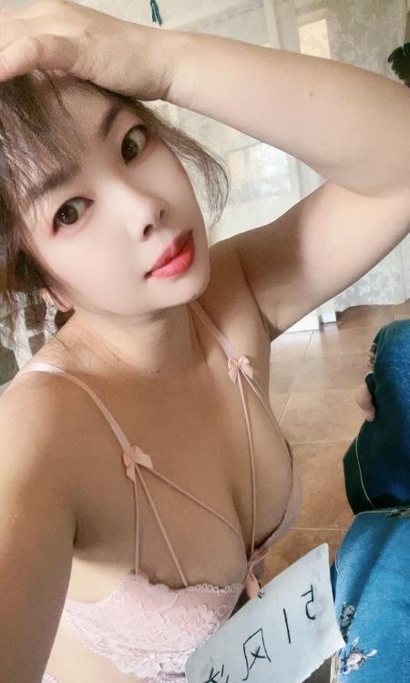 二探龙首少妇依依