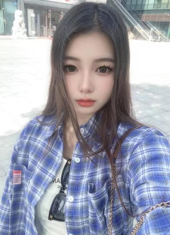 蜜桃臀妹子懒懒