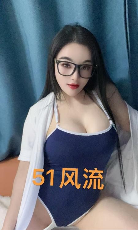 前凸后翘骚货七七