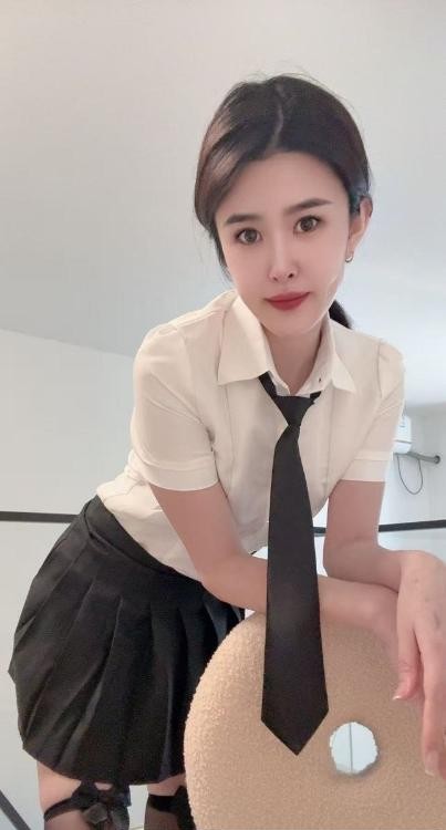 小北服务型美眉