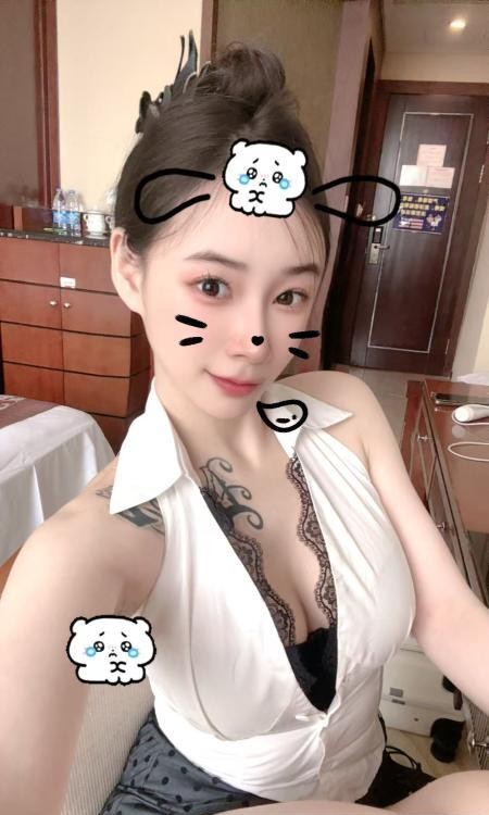 惠城舌吻旗袍骚女