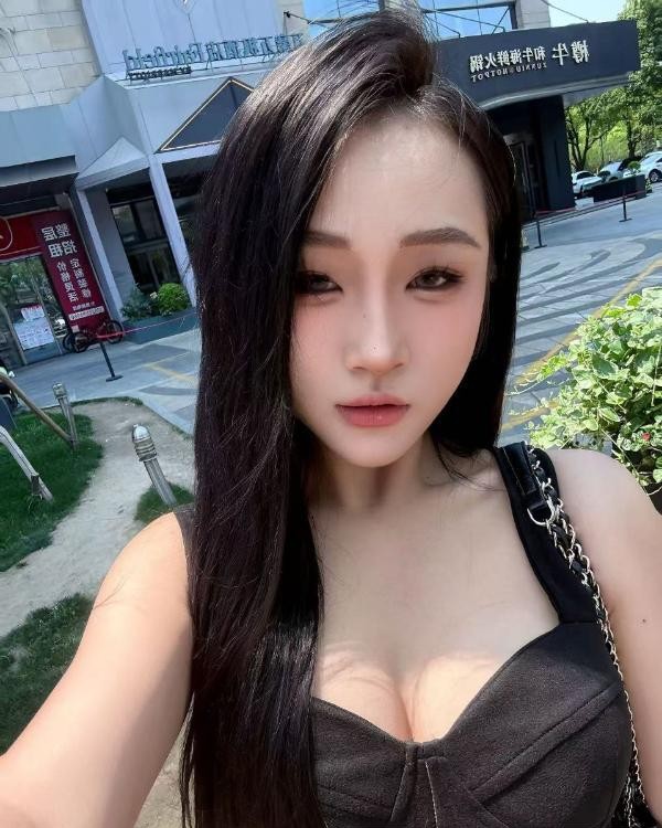 园区舌吻小嫩妹