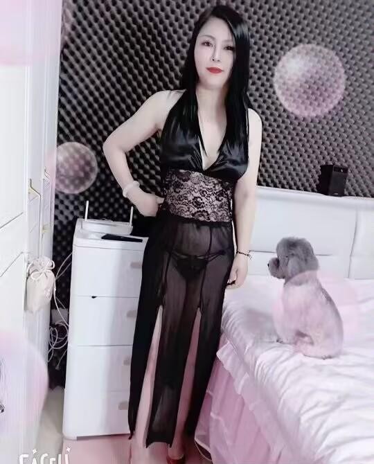 双桥翘臀潮喷大眼少妇