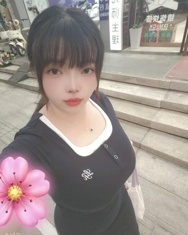 五和地铁站BBW水妹