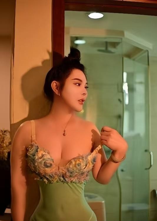 体验上城高铁旁骚妇