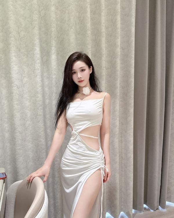 细腰腿长颜值萱萱