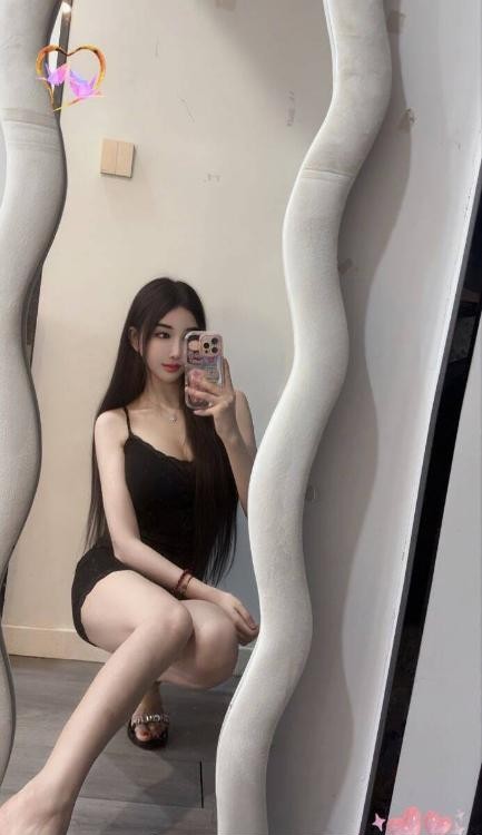 大胸大长腿甜心妹