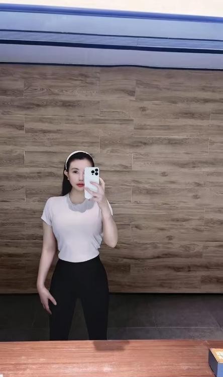 胸大腰细健身小少妇