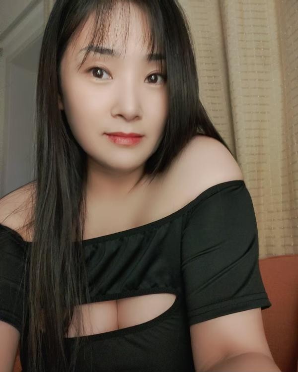 乳交大奶小嫂子