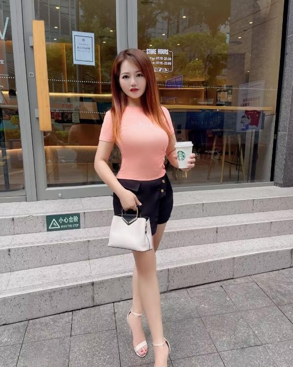 上梅林大胸老师