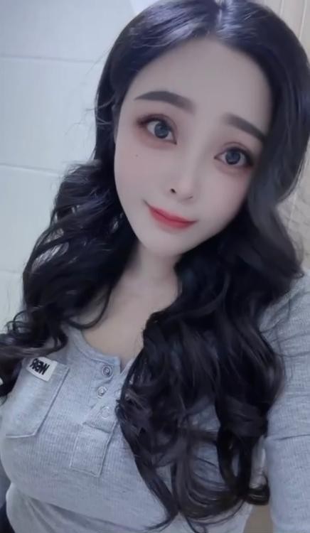 川渝巨乳妹蜜桃