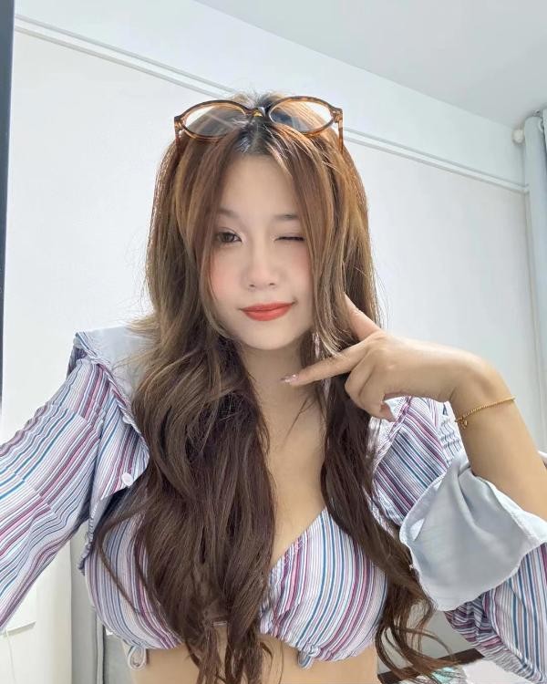 肤白貌美骚妹子