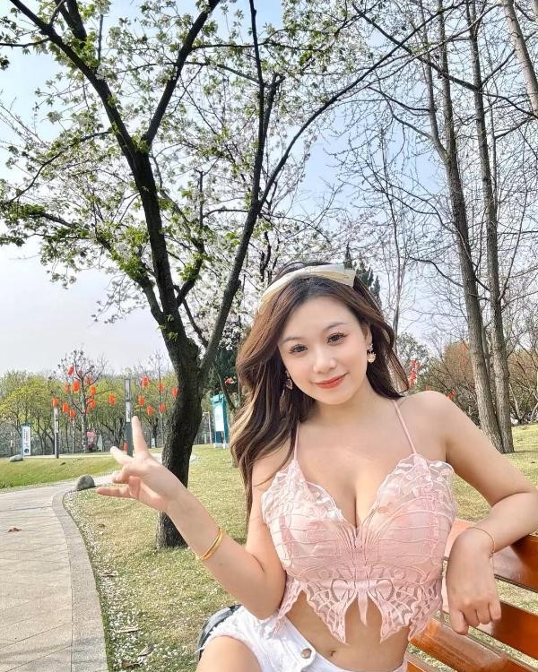 肤白貌美骚妹子