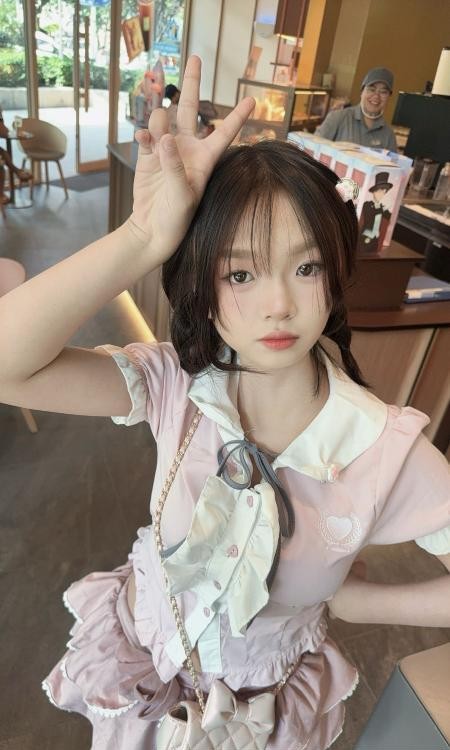 刚入行嫩妹豆豆