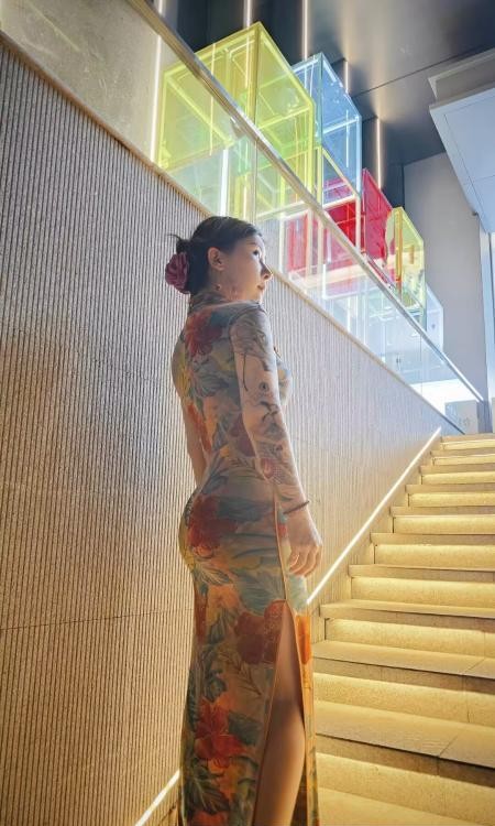 猫纹身高冷范御姐