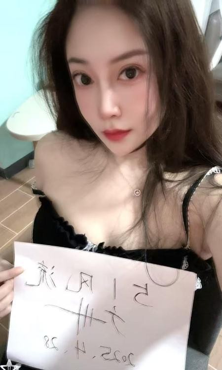 白云性感御姐萱萱