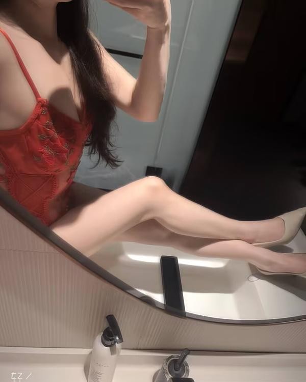 南山性感骚女亦菲