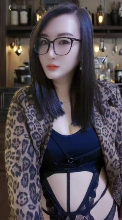 瑶海眼镜骚气少妇