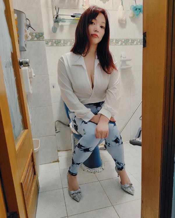 皮肤白的韵味少妇