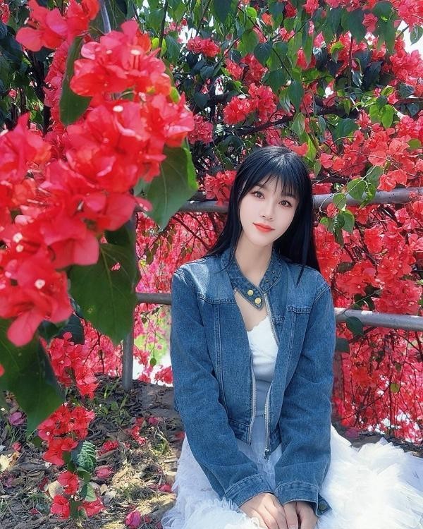 粉嫩颜值姗姗老师