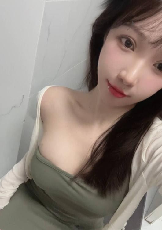 少妇感大胸丰臀老师
