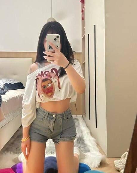 少妇感大胸丰臀老师