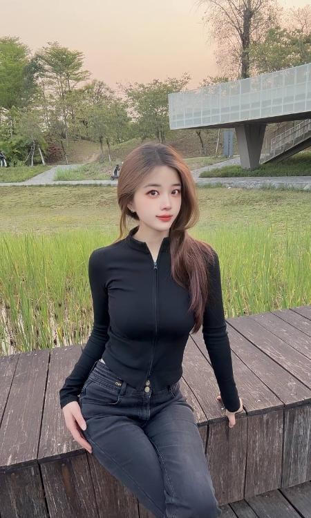 颜值大胸翘臀妹子