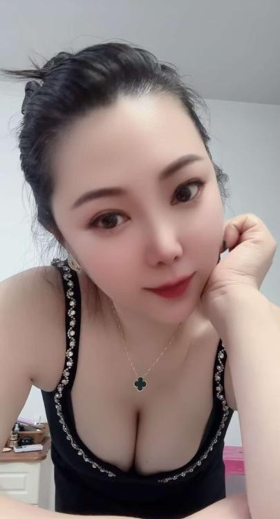 大香奶子里品尝姐姐香