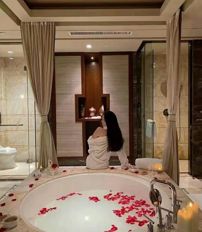 嫩妹海选特色洗浴专场