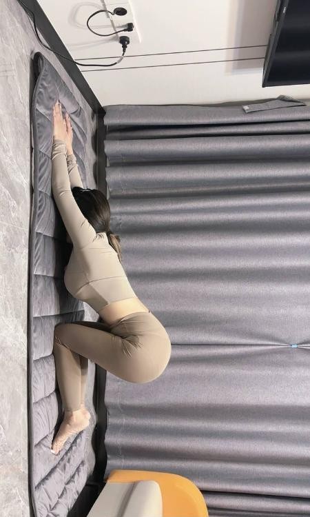 上城瑜伽美足少妇